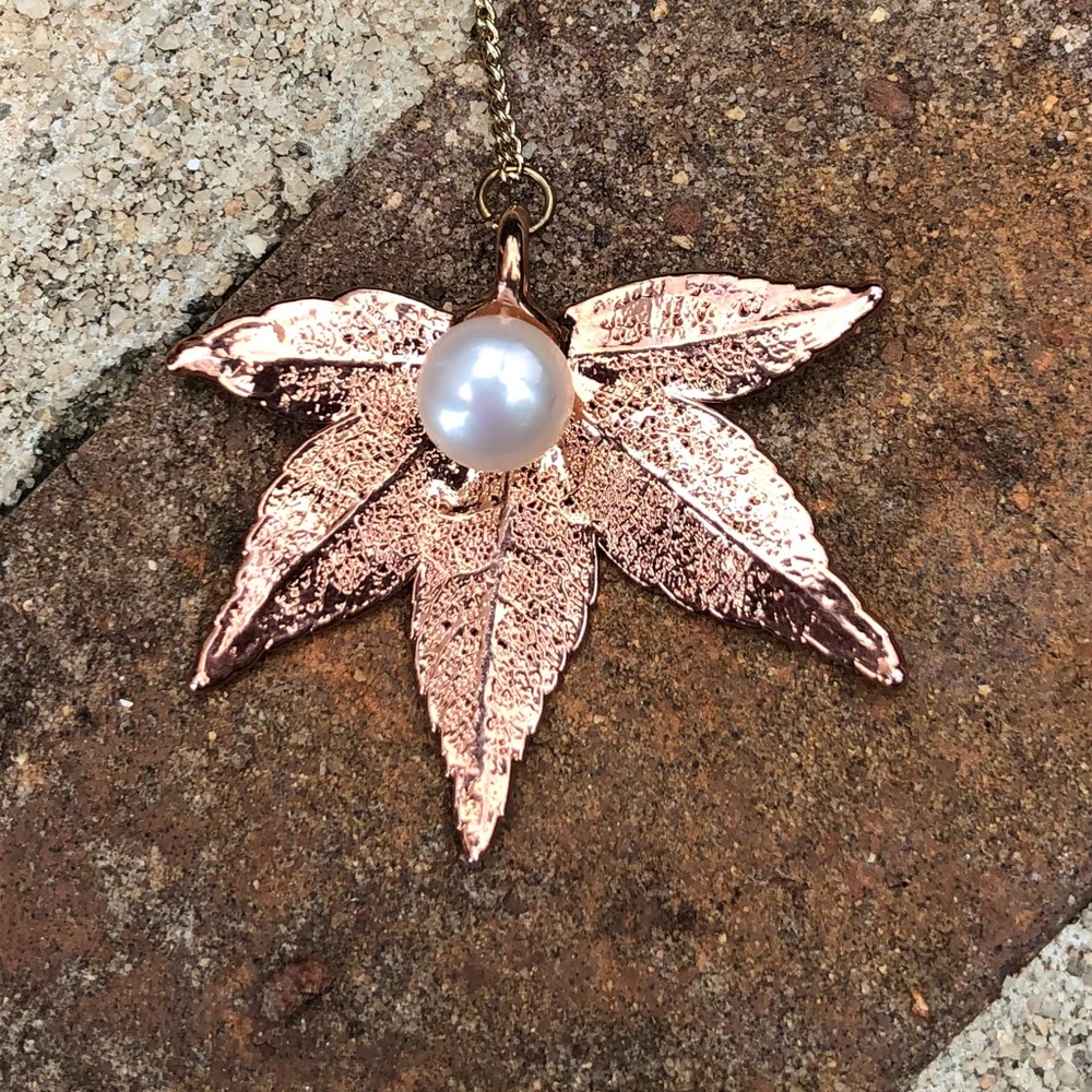 COPPER DIPPED MAPLE LEAF WITH FRESH WATER PEARL